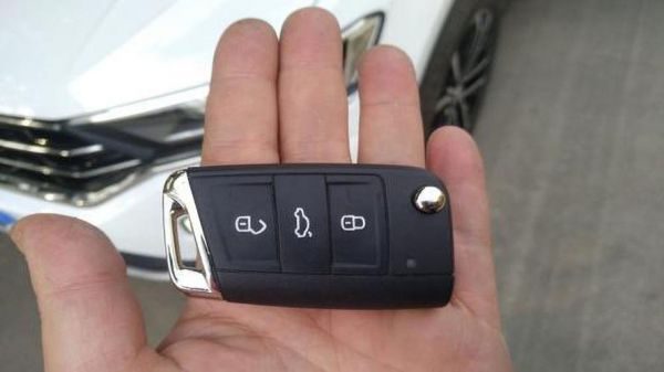 大众汽车遥控钥匙（大众汽车遥控钥匙怎么打开）-图3