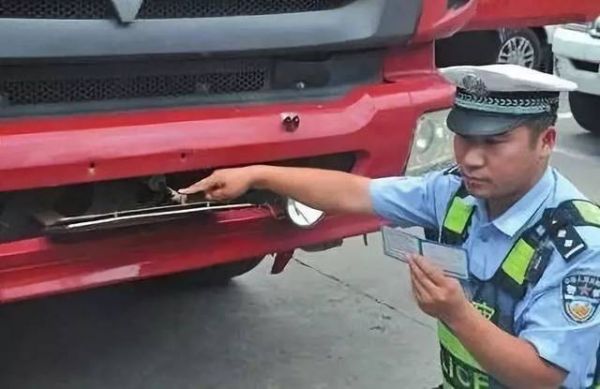 使用翻牌器处罚法律依据?车牌自动翻牌器图-图2 使用翻牌器处罚法律依据?车牌自动翻牌器图-图2