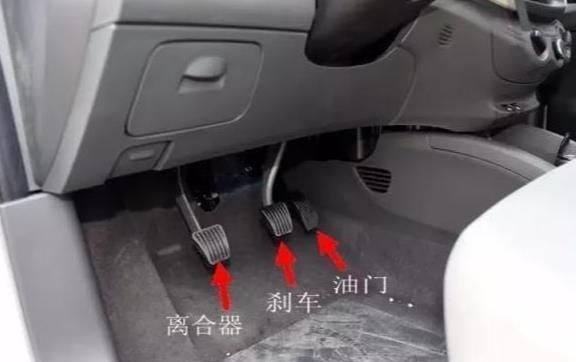 自动挡起车时离合器踩不动什么原因？自动挡烧离合