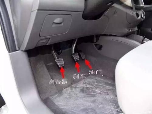 为什么自动挡汽车跟电动车一样没有离合？自动挡车要踩离合吗
