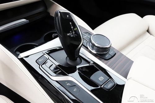 宝马自动泊车正确使用方法?宝马新7系自动泊车-图2 宝马自动泊车正确使用方法?宝马新7系自动泊车-图2