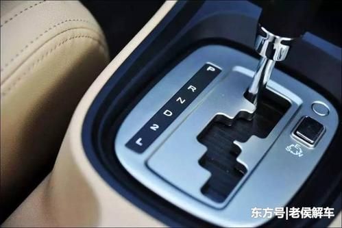 自动挡车不踩油门走吗自动挡车一直踩油门吗？自动挡有油门吗