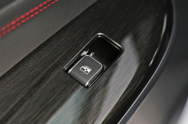 2017款75锋享熄火锁车后长按遥控钥匙升窗的功能有吗？自动 锋享