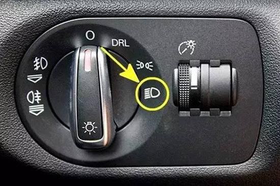 汽车自动大灯是什么意思？远光灯自动控制