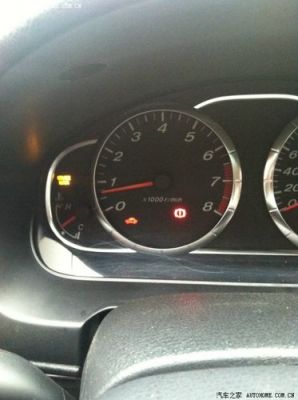 汽车仪表盘温度亮红灯（汽车仪表盘钥匙指示灯亮红灯）