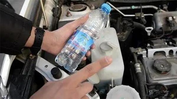 汽车加水代替柴油（汽车可以加水代替玻璃水吗）