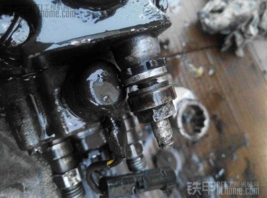 挖掘机柴油泵怎么拆（挖机柴油泵泵头更换）