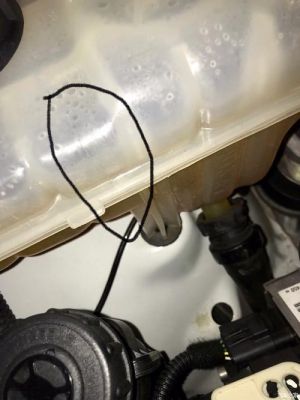 汽车年检水箱有点变形(车辆年检时水箱爆裂)-图1 汽车年检水箱有点变形(车辆年检时水箱爆裂)-图1