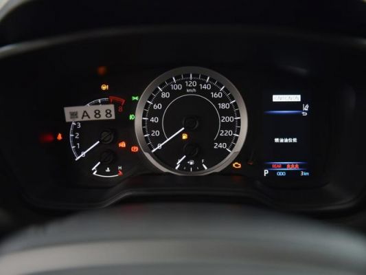 丰田轿车仪表盘（丰田轿车仪表盘显示一个八的标志是什么）-图2