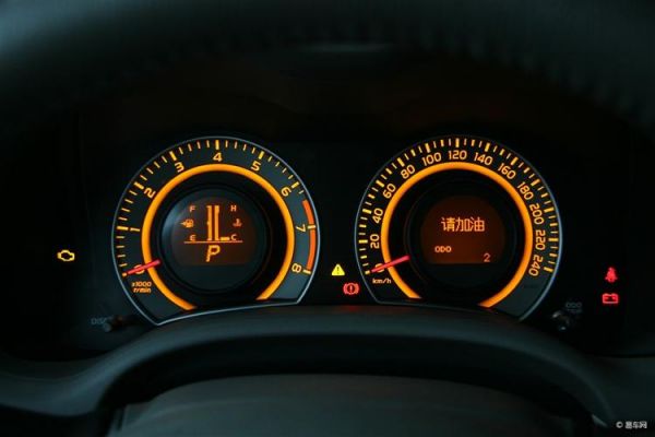 丰田轿车仪表盘（丰田轿车仪表盘显示一个八的标志是什么）-图3