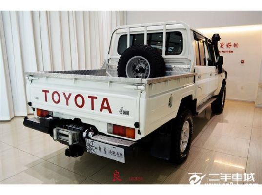 丰田白色柴油皮卡车（柴油版丰田lc76皮卡价格）-图1