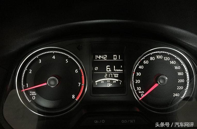 车仪表盘显示平均油耗（汽车仪表显示的平均油耗准吗）-图2