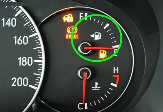 仪表盘显示油箱有三（显示油箱标志旁边有个三角）-图3