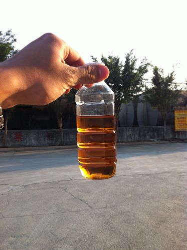 柴油什么颜色的（柴油什么颜色的耐烧）