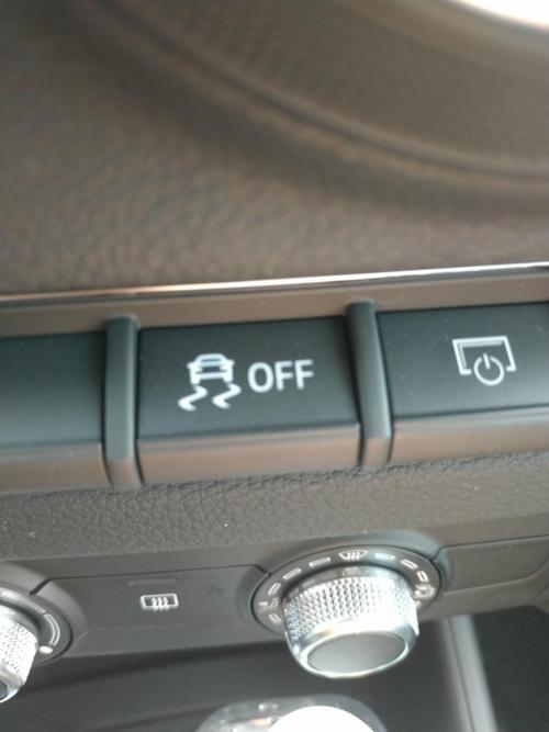仪表盘off指示灯(仪表盘亮off 小汽车)-图3 仪表盘off指示灯(仪表盘亮off 小汽车)-图3