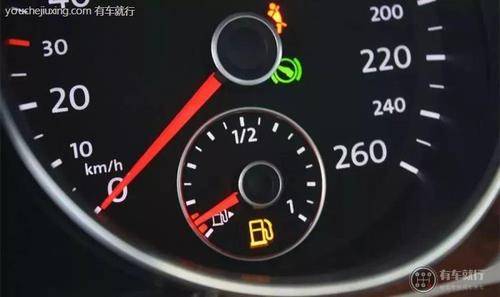 汽车仪表盘不显示多少油（汽车仪表盘不显示多少油怎么回事）-图1