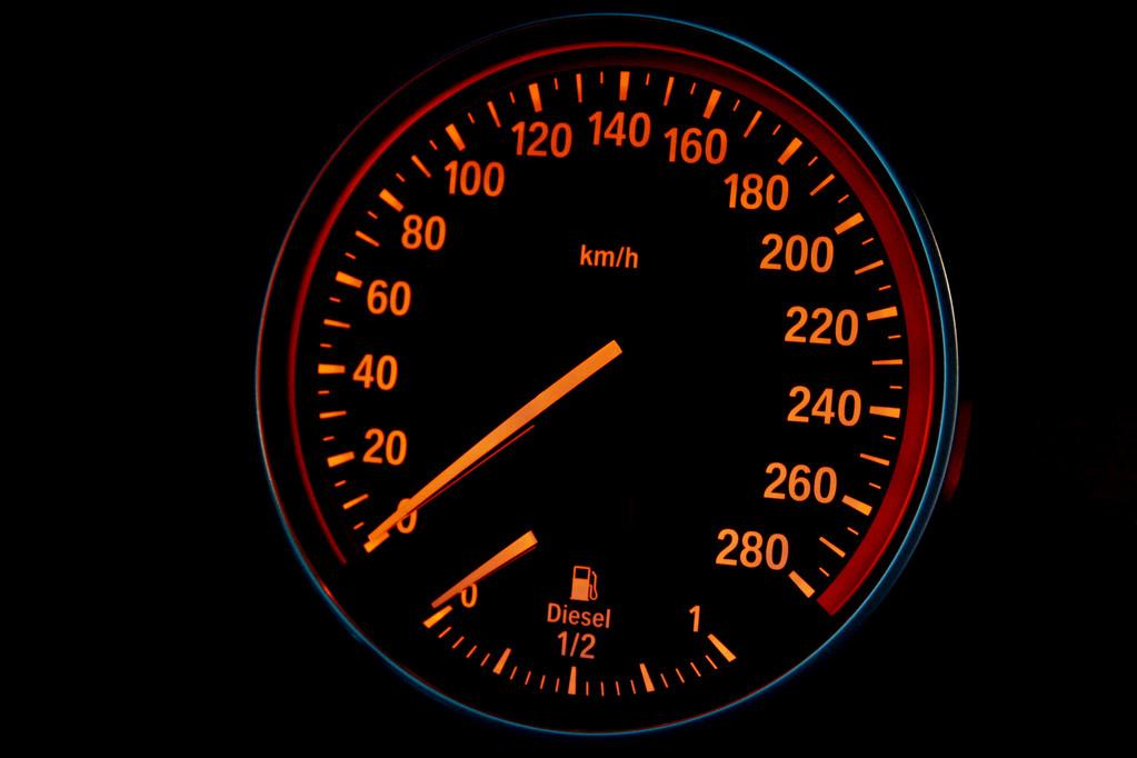 柴油轿车速度（柴油车多少速度省油）-图1