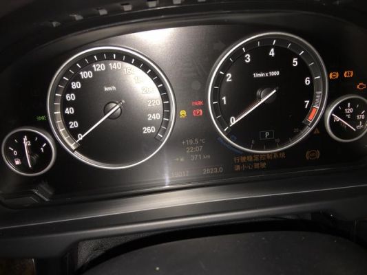 宝马仪表盘中显示汽车(宝马仪表盘中显示汽车标志)-图3 宝马仪表盘中显示汽车(宝马仪表盘中显示汽车标志)-图3