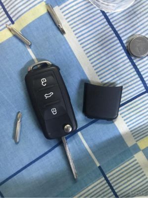大众途锐遥控器怎么拆（大众途锐遥控器怎么拆下来）
