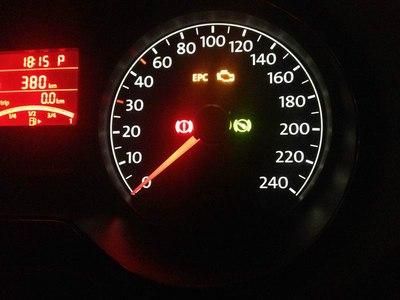 newpolo通电仪表盘闪烁（polo plus仪表盘一会亮一会不亮）