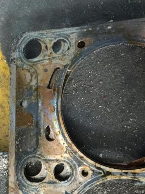 柴油机缸垫漏油（柴油机缸垫漏油怎么办）-图2