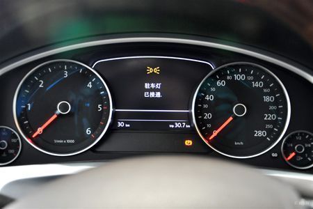 汽车仪表盘时间(汽车仪表盘时间一直亮着)-图2 汽车仪表盘时间(汽车仪表盘时间一直亮着)-图2