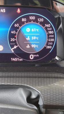 车内仪表盘显示的温度（车内仪表盘显示温度46）-图2