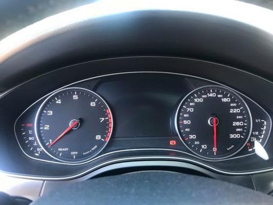 小鹏汽车仪表盘不显示（小鹏汽车仪表盘xpilot亮了）