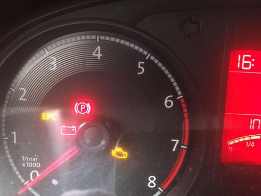 捷达仪表盘打不着火(大众捷达仪表灯不亮打不着车)-图1 捷达仪表盘打不着火(大众捷达仪表灯不亮打不着车)-图1